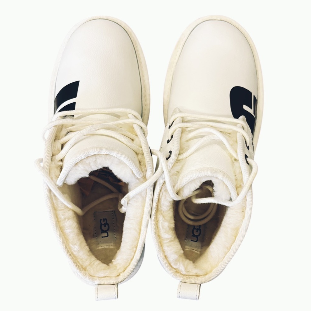 (M) UGG White/Black - Picture 4 of 10